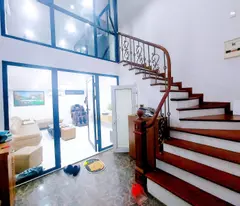 NHÀ Ở PHỐ VÍP -HAI BÀ TRƯNG - NHÀ ĐẸP Ở NGAY - CÁCH PHỐ BA BƯỚC CHÂN  - DÂN TRÍ ĐỈNH - TỪ NHÀ NGẮM