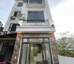 Cần bán nhà 4.5 tầng, đã đầy đủ nội thất, diện tích 37m, ô tô cách 20m giá 4.5 tỷ