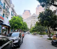 Bán liền kề khu đô thị Văn Quán, 77m2, 5 tầng sẵn ở văn phòng