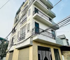 Tìm đâu 1 căn nhà đẹp hơn 
2 mặt tiền rộng rãi căn góc 5 tầng xây mới ô tô đỗ cửa ngõ to thoáng