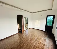 Tìm đâu 1 căn nhà đẹp hơn 
2 mặt tiền rộng rãi căn góc 5 tầng xây mới ô tô đỗ cửa ngõ to thoáng