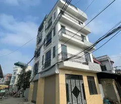 Tìm đâu 1 căn nhà đẹp hơn 
2 mặt tiền rộng rãi căn góc 5 tầng xây mới ô tô đỗ cửa ngõ to thoáng