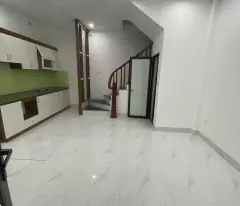 Nhà đẹp giá tốt mặt tiền 5m rộng rãi 5 tầng xây mới
cách đường quốc lộ 15m đi vào 
Ngay mặt phố