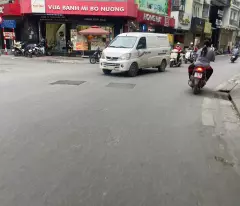Ông anh cần tiền bán gấp nhà c4
 82,5m2  kv an trạch cát linh
 nhà cách 15 đi ra mặt phố