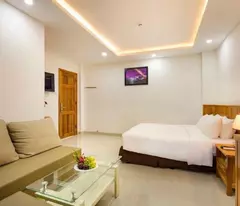 Bán khách sạn mới hẽm oto phố Tây, khu phố tập trung khách du lịch, cách biển chỉ 500m