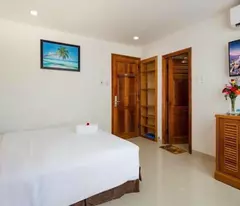 Bán khách sạn mới hẽm oto phố Tây, khu phố tập trung khách du lịch, cách biển chỉ 500m