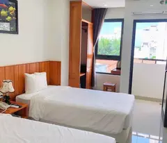 Bán khách sạn mới hẽm oto phố Tây, khu phố tập trung khách du lịch, cách biển chỉ 500m