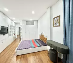 Trung tâm quận Đống Đa, có căn hộ view hồ cho thuê