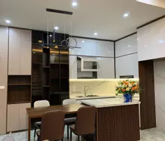 CẦN BÁN GẤP NHÀ CẢM HỘI - LÒ ĐÚC 
DT- 45m2 , MT 9m , 4T . OTO ĐỖ VÀI BƯỚC CHÂN . KDOANH SẦM UẤT .