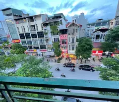 Nhà MẶT PHỐ quận Tây Hồ, kinh doanh, vỉa hè rộng 6M, ô tô vào nhà.