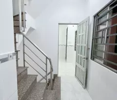Sát mặt tiền hẻm xe hơi Q4
Ngang 6 Dài 4,65m 
Đúc bê tông 4 tấm 
GIẢM NGAY 450 TRIỆU 

HƠN 2,