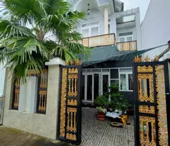BIỆT THỰ SÂN VƯỜN SANG TRỌNG TẶNG NỘI THẤT, 145M2, SÁT MT LÊ THỊ LƠ.