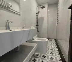 NHÀ ĐẸP NGUYỄN VĂN CỪ , OTO ĐỖ CỔNG , BÃI GỬI XE OTO GẦN NHÀ , TIỆN ÍCH BAO QUANH