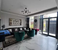 Bán biệt thự thiết kế hiện đại - An Phú Tp Thủ Đức. DT 300m2. Giá 70 tỷ TL.