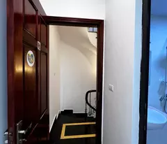 CĂN NHÀ ĐẸP, NGÕ THÔNG, CÁCH 40m RA ĐƯỜNG OTO - KHU VIP GIA THUỴ 
nhà đẹp, ngõ thông các ngả, tặng