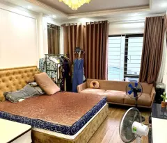 Bán nhà Trần Quốc Hoàn, lô góc 3 thoáng, 40m², 5T gara ôtô, kinh doanh đỉnh 16,9 tỷ.