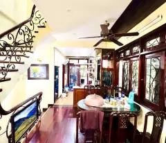 Bán nhà Trần Quốc Hoàn, lô góc 3 thoáng, 40m², 5T gara ôtô, kinh doanh đỉnh 16,9 tỷ.