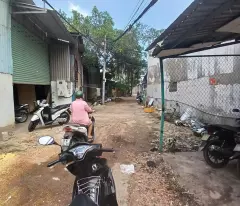 Gia đình kẹt tiền trả ngân hàng cần bán cái kho hẻm 8m thông 815/10/5 hương lộ 2 p bình trị đông a