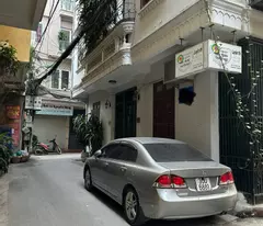 Nhà 5 tầng 3 mặt ngõ Trần quốc Hoàn Cầu Giấy