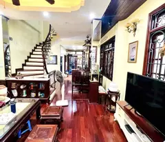 Nhà 5 tầng 3 mặt ngõ Trần quốc Hoàn Cầu Giấy