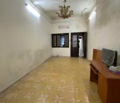 Cho thuê nhà 2 tầng diện tích 35m2 ở Hoàn Kiếm, dễ dàng đỗ ô tô trước cửa, rất thích hợp để kinh