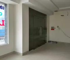 Cần bán Toà nhà Văn Phòng Cty. 6 Tầng, Mặt tiền đường Nguyễn Duy Trinh, giá 24,5 tỷ