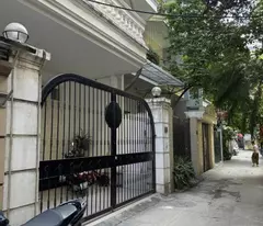 Gia đình cần bán nhà khu dân trí cao, ngõ ô tô Đội Cấn - Ba Đình