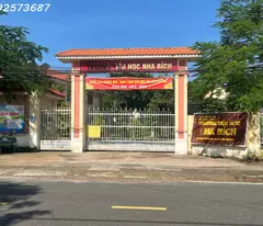 Anh chị nhà càn bán gấp mấy lô xác trường học Nha Kích giá 990 triệu còn thương lượng