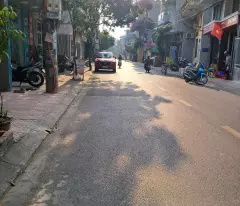BÁN GẤP: NHÀ 3 TẦNG LÔ GÓC  PHỐ NGUYỄN TÔNG QUAI, TRẦN LÃM, DT=180m2, MT=18M, GIÁ 12 TỶ