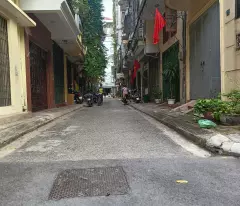 BÁN NHÀ 3T HOÀNG QUỐC VIỆT, DT 30M2, Ô TÔ TRÁNH VỈA HÈ, GẦN PHỐ, KINH DOANH VP/ Ở