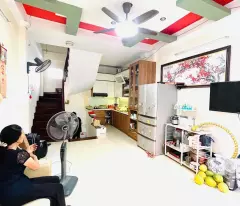 BÁN NHÀ 3T HOÀNG QUỐC VIỆT, DT 30M2, Ô TÔ TRÁNH VỈA HÈ, GẦN PHỐ, KINH DOANH VP/ Ở