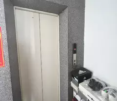 Bán nhà chung cư (tầng 8) mặt phố Quán Thánh, Ba Đình, Hà Nộị; Diện tích: 63m2, mặt tiền 5m. Giá: