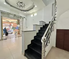 Nhà 5 Tầng Ngọc Lâm Long Biên, 30m², 3PN, Nội thất tiền tỷ, Giá Hấp Dẫn