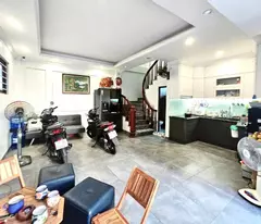 Bán nhà Trần Thái Tông 38m2, 5 tầng, ngõ su cóc tận cửa, ở ngay. 6,3 tỷ