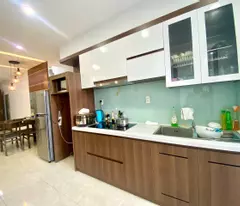 Cho thuê căn hộ 2pn view phố biển