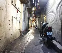 Bán nhà Phố Cửa Bắc, Ba Đình, Hà Nội. Diện tích: 14m2, xây 2 tầng, mặt tiền 4,2. Giá: 2,5 tỷ