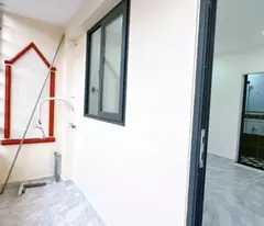 Hẻm  thông rộng  Q4 
Ngang 3.8 Nở 4.2 Dài 5.5 m 
CÓ 2 TỶ X