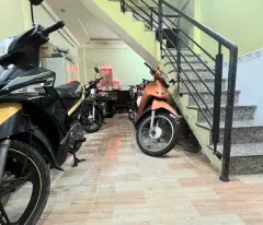 Hẻm thông thoáng Q4
Ngang 3,45 Dài 8 m
Đúc bê tông 3 tấm 
CÓ 1,9 TỶ