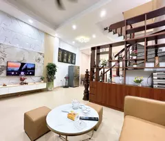 Nhà mình bán gần ngay cạnh sân bóng Ngõ Trại Cá, 200 mét ra chợ Đồng Tâm