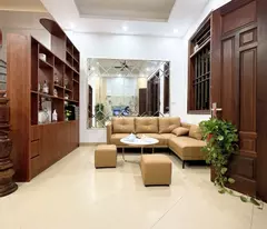 Nhà mình bán gần ngay cạnh sân bóng Ngõ Trại Cá, 200 mét ra chợ Đồng Tâm