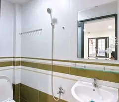SÁT MẶT TIỀN 
Hẻm  thông rộng  Q4 
Ngang 3.8 Nở 4.2 Dài 5.8 m 
CÓ 2 TỶ X