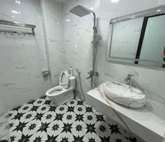 NHÀ 5 TẦNG MỚI TẠI TRƯƠNG CÔNG GIAI, LÔ GÓC, 10M RA MẶT PHỐ VỈA HÈ, Ô TÔ TRÁNH. 7,1 TỶ