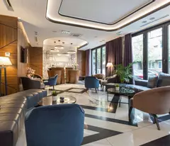 Bán gấp khách sạn 3 sao phố Bùi Thị Xuân . DT 123m2 MT 5.1m. 13T .Dòng tiền 10tỷ/năm.Gía 82 tỷ