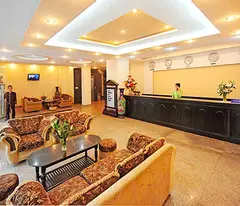 Bán gấp khách sạn 3 sao phố Bùi Thị Xuân . DT 123m2 MT 5.1m. 13T .Dòng tiền 10tỷ/năm.Gía 82 tỷ