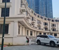 Chính chủ cần bán shophouse thấp tầng Sunshine City 220m 3,5 tầng giá rẻ