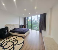 Cần bán bán nhà mặt tiền Đội Cấn, view hồ, 52m2, 8 tầng, MT 5.5m, 32 tỷ
