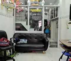 Sát mặt tiền Xóm Chiếu Q4 
Ngang 3 nở hậu 4 Dài 11 m 
HƠN 2  TỶ