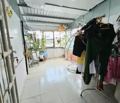 Sát mặt tiền Xóm Chiếu Q4 
Ngang 3 nở hậu 4 Dài 11 m 
HƠN 2  TỶ
