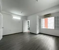 Bán nhà phố Linh Lang Ba Đình  dt 32m, 5 tầng, mặt tiền 5,1m giá 10,8 tỷ ( thương lượng ) nhà đẹp