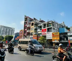*Hottt- Mặt Tiền Kinh Doanh Nguyễn Biểu- Phố Nguyễn Trãi 5Tầng(3.3X12) Chỉ 12,3Tỷ